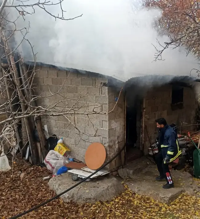 Van'da Tandır Evi Yangını: Kullanılamaz Hale Geldi