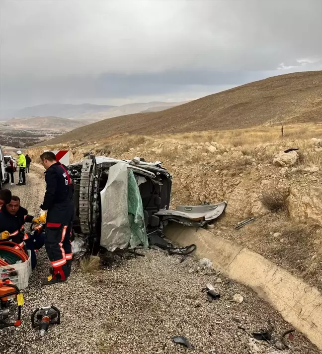 Malatya'da Otomobil Devrildi: 1'i Ağır 5 Yaralı