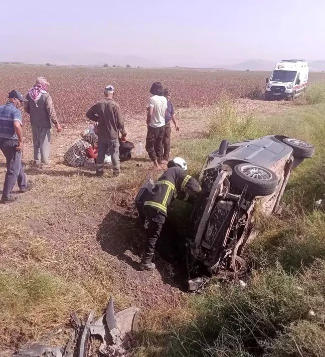 Hatay'da Şarampole Devrilen Otomobilde 4 Yaralı