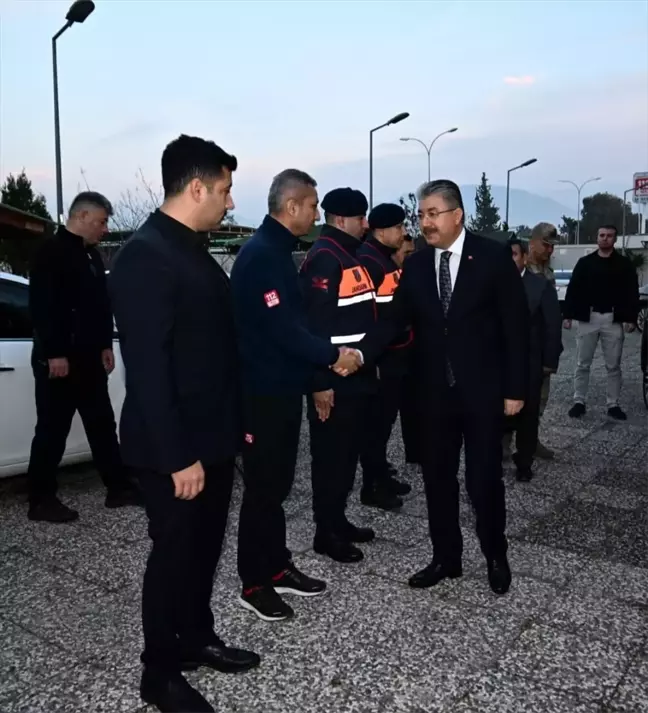 Osmaniye Valisi Erdinç Yılmaz, görev başındaki personeli ziyaret etti