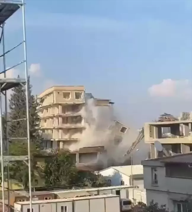 Gaziantep İslahiye'deki Depremzedelere Yıkım Çalışmaları Devam Ediyor