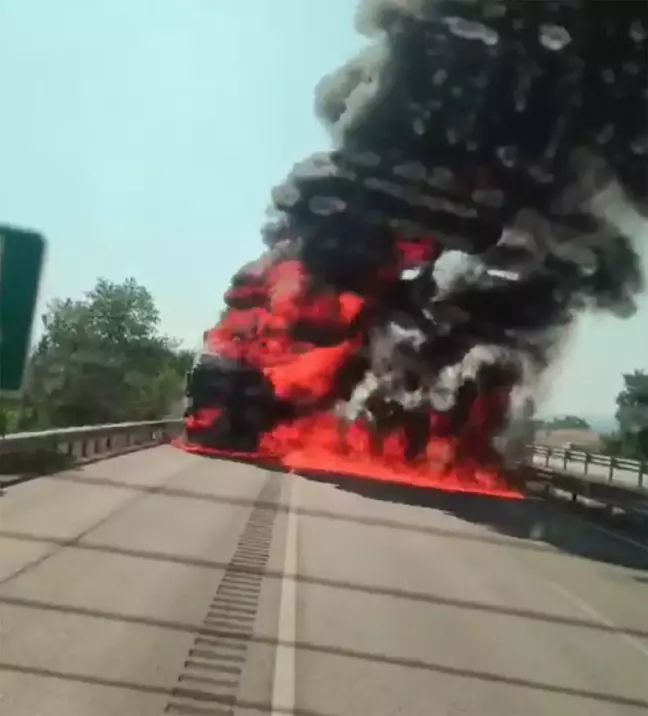 Niksar'da çinko yüklü TIR yangını