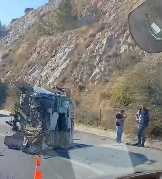 İzmir'de Trafik Kazası: 1 Ölü, 1 Yaralı