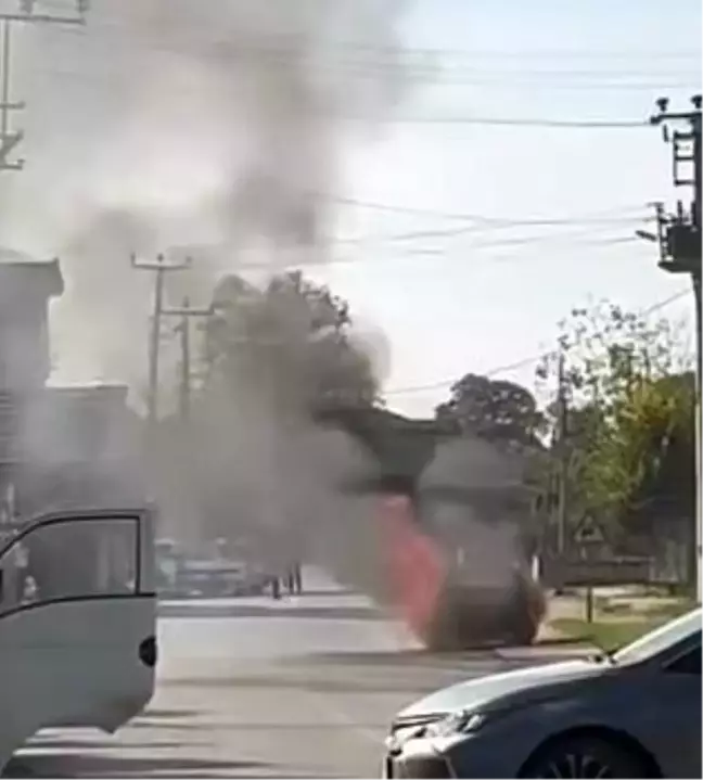 Sakarya'da Seyir Halindeki Otomobilde Yangın