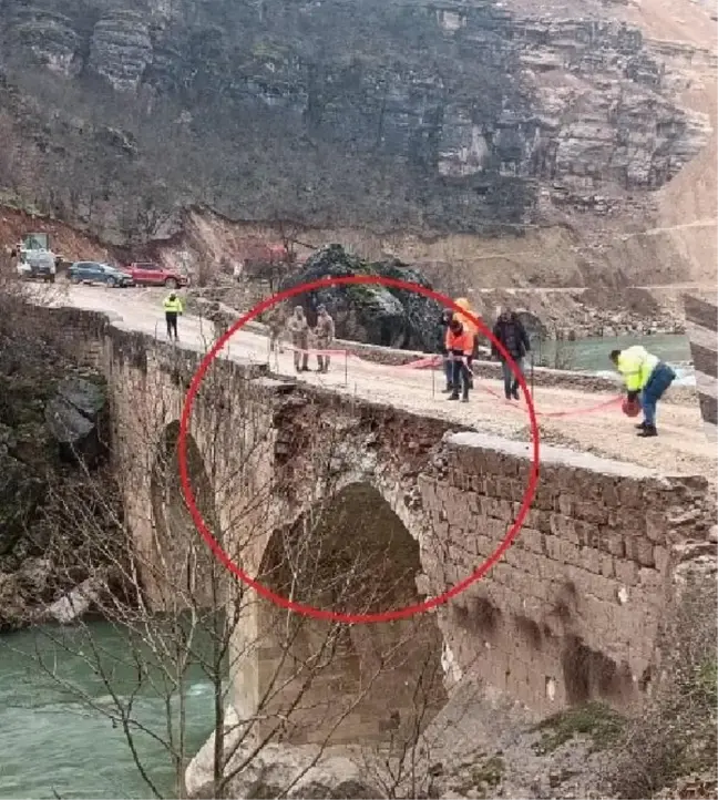 Diyarbakır'da Tarihi Taşköprü Viyadük Çalışmalarında Zarar Gördü