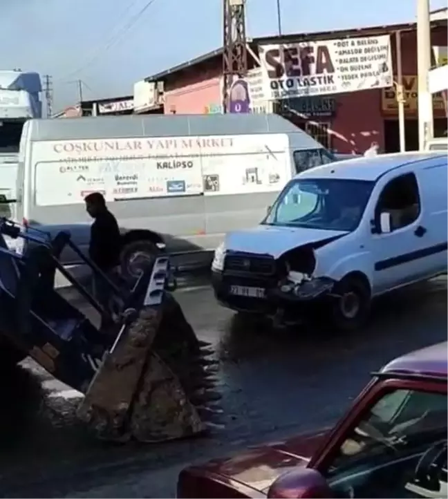 Elazığ'da Buzlanma Nedeniyle Trafik Kazası