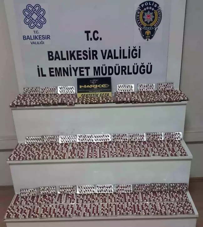 Balıkesir'de Uyuşturucu Operasyonu: 2 Bin 700 Sentetik Ecza Hapı Ele Geçirildi