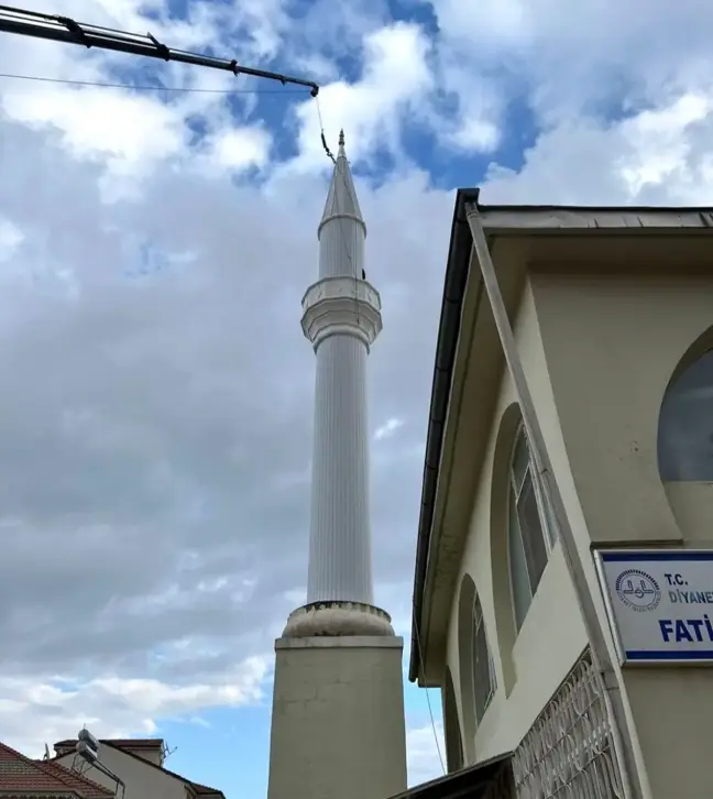 Gölbaşı'nda Depremde Yıkılan Cami Minareleri Yeniden İnşa Edildi