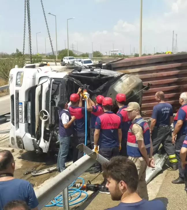 Son dakika haberleri! Osmaniye'de devrilerek yanan tırda sıkışan sürücü hayatını kaybetti