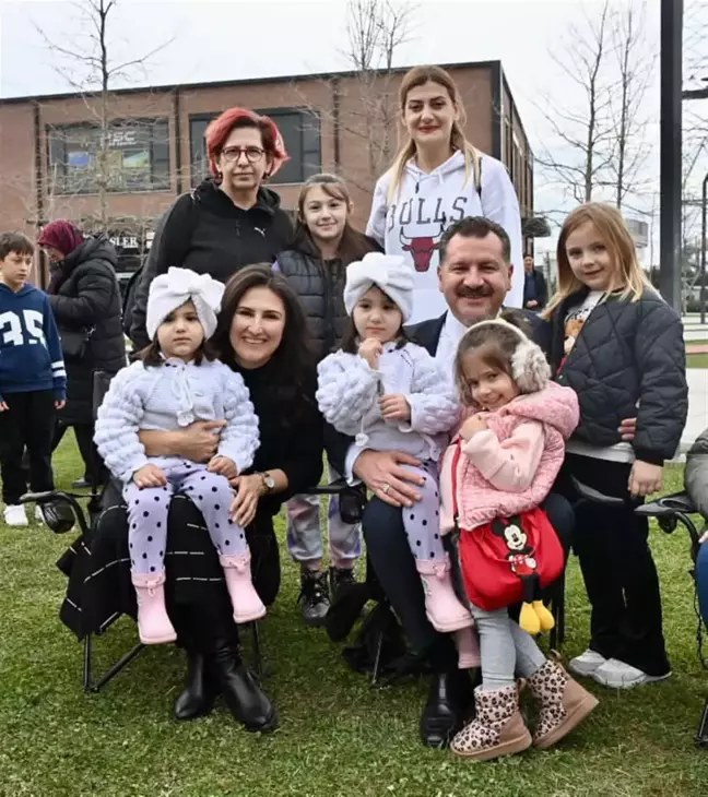 Vatandaşlar, Yücel Yılmaz'a Yürekten Sarılıyor