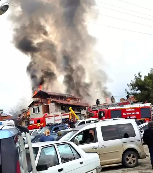 Denizli'nin Acıpayam ilçesinde Çatı Katında Yangın