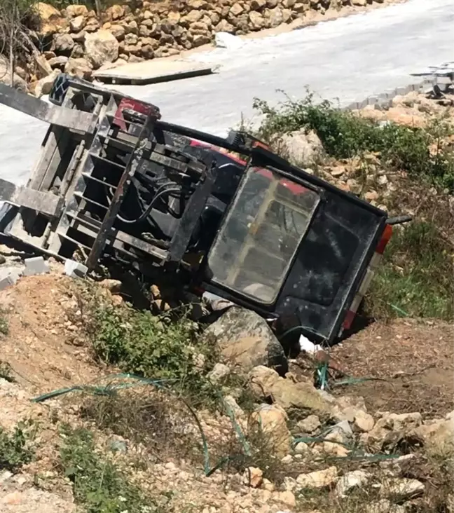 Devrilen forkliftin altında kalan operatör hayatını kaybetti