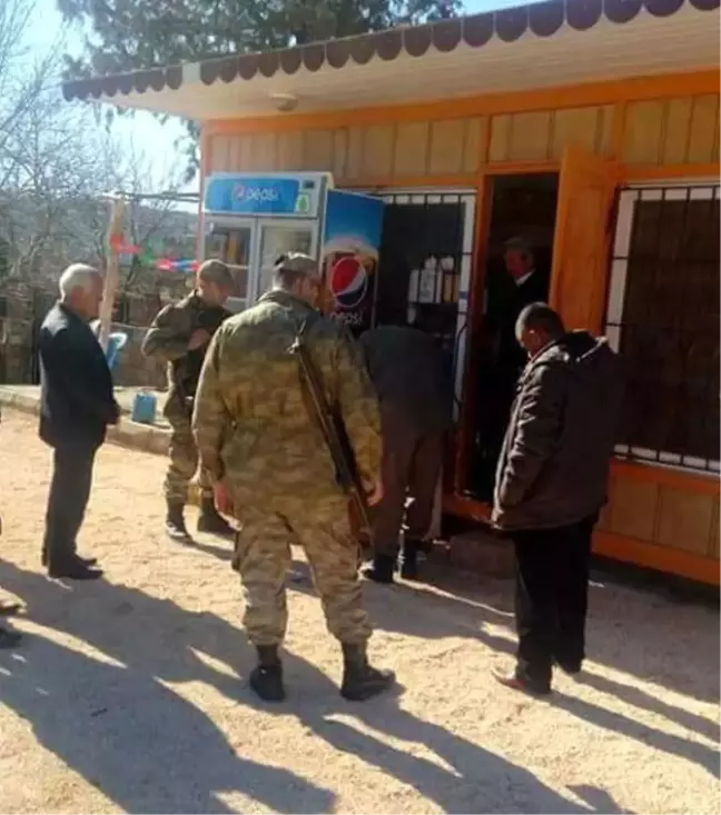 Kapısını Kırdıkları Bakkaldan 5 Bin TL'lik Sigara Çaldılar