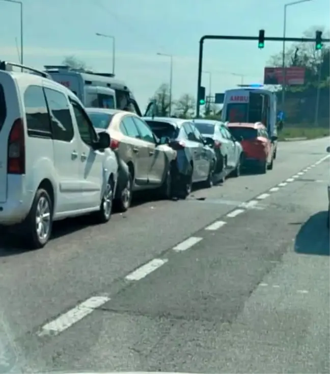 Giresun'da Zincirleme Trafik Kazası: 2 Yaralı
