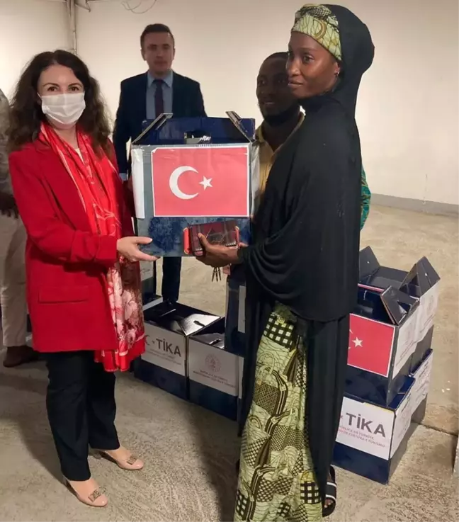 TİKA, Ekvator Ginesi'nde 350 aileye gıda yardımı yaptı