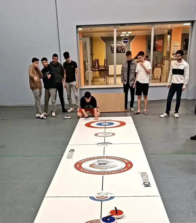 Düzce'de Öğrenciler Floor Curling ile Yeni Döneme Merhaba Dedi