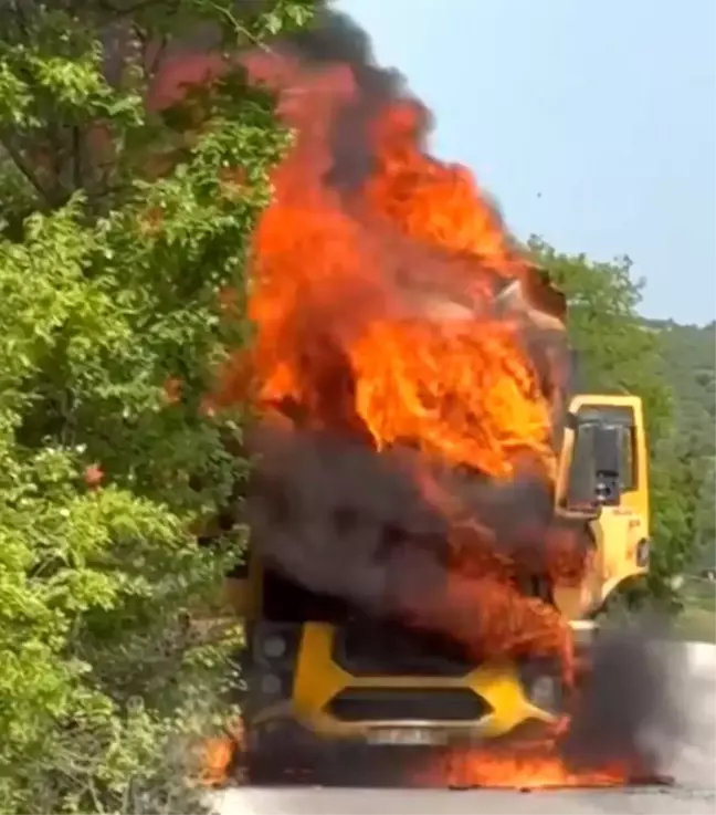 Kocaeli'de Damperli Tır Yangını