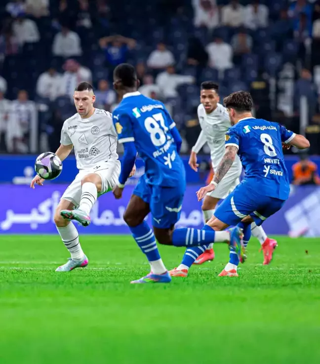 Riyad Derbisinde Beraberlik: Al Hilal ve Al Shabab 2-2