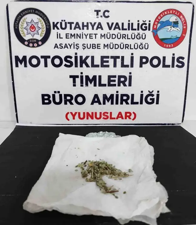 Kütahya'da Motosikletli Şahıstan Bonzai Ele Geçirildi