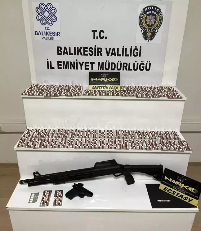 Balıkesir'de Uyuşturucu Operasyonu: 1151 Sentetik Ecza Hapı Ele Geçirildi