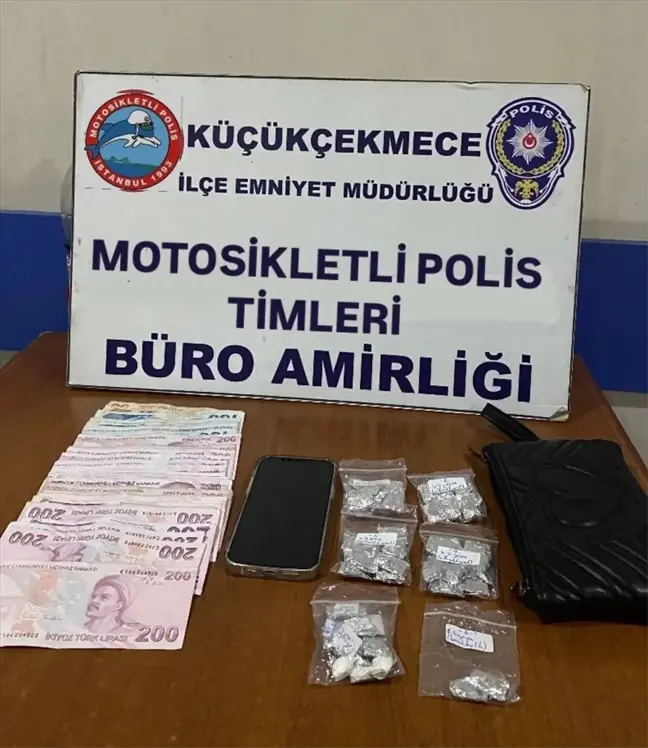 Küçükçekmece'de araçta uyuşturucu bulundu, şüpheli tutuklandı