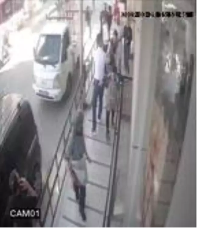 Doktoru ve öğretmeni darbeden 3 kişiye hapis cezası