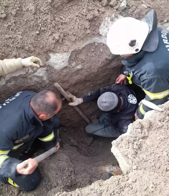 Burdur'da Kanalizasyon Çalışmasında İşçi Toprağın Altında Kaldı