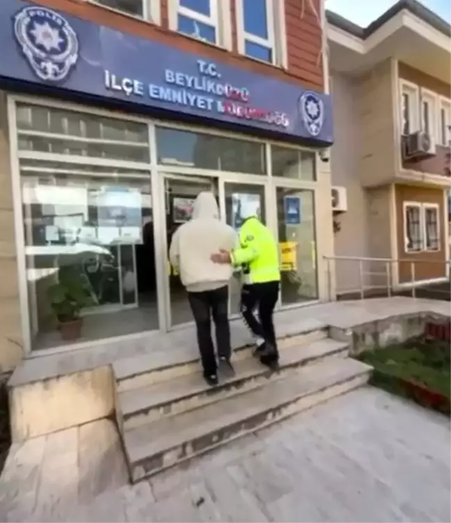 Beylikdüzü'nde Tehlikeli Sürüş Yapan Sürücü Yakalandı