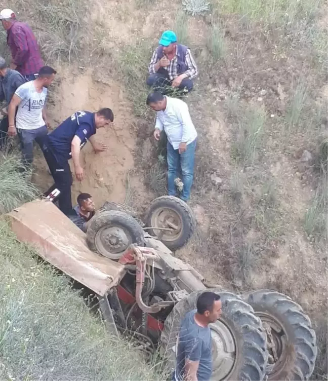 Son dakika haber | Traktörü uçuruma yuvarlanan çiftçiyi itfaiye kurtardı
