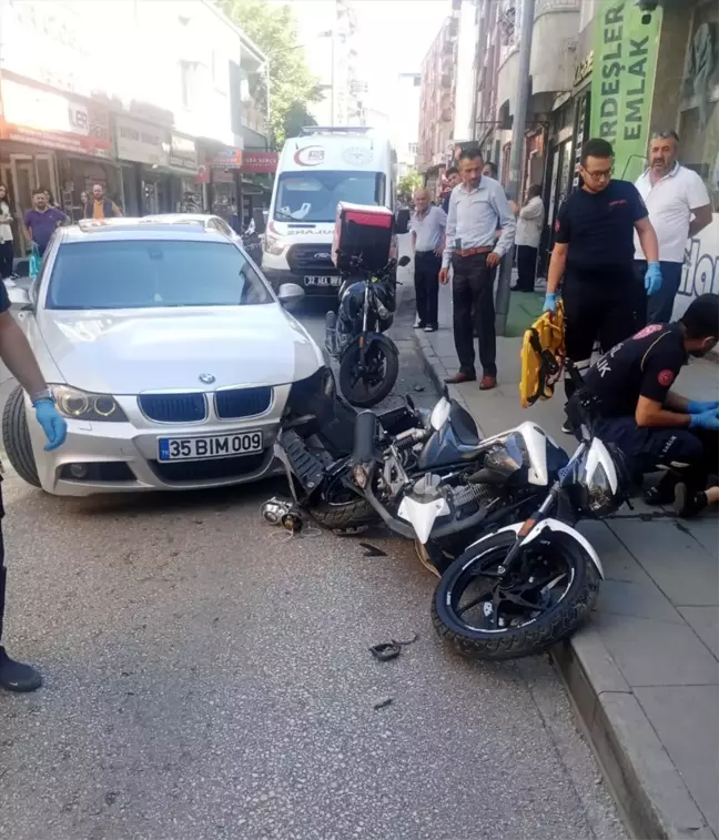 Isparta'da Otomobil ile Motosikletin Çarpışması Sonucu 2 Kişi Yaralandı