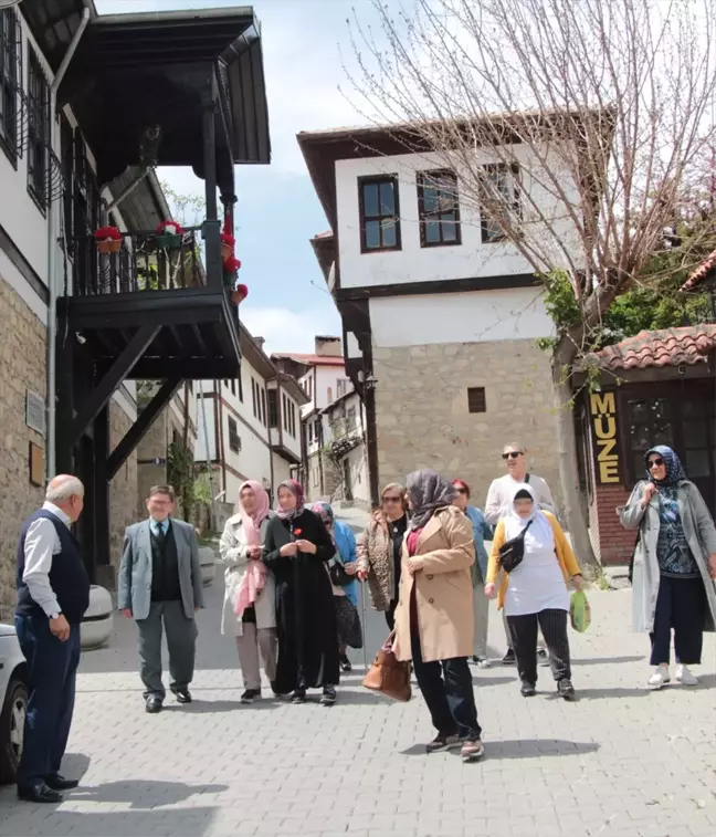 Çubuk Huzurevi Sakinleri Beypazarı'nın Tarihi Mekanlarını Ziyaret Etti