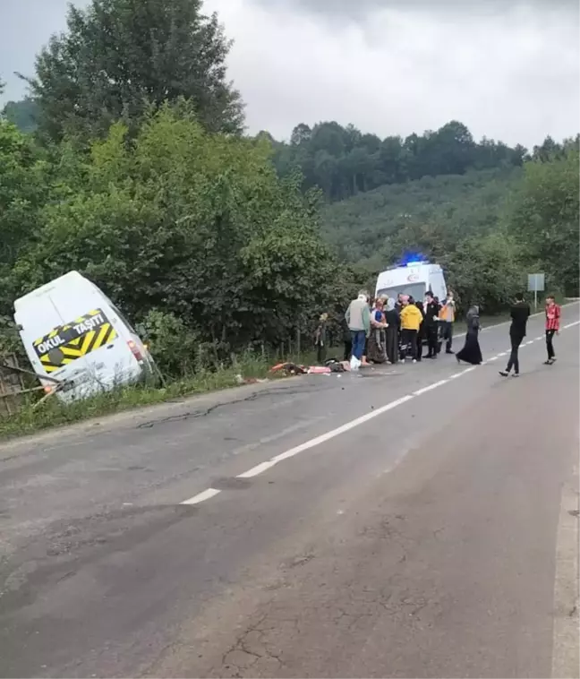 Ordu haber | Ordu'da fındık işçilerini taşıyan minibüs ağaca çarptı, 13 kişi yaralandı