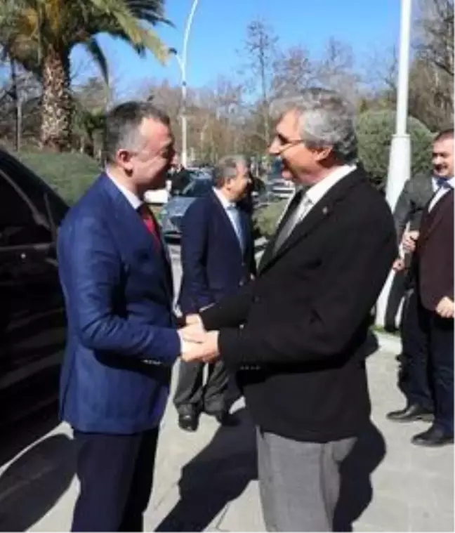 Sakarya Büyükşehir Belediye Başkanı Yüce'ye mevkidaşlarından ziyaret