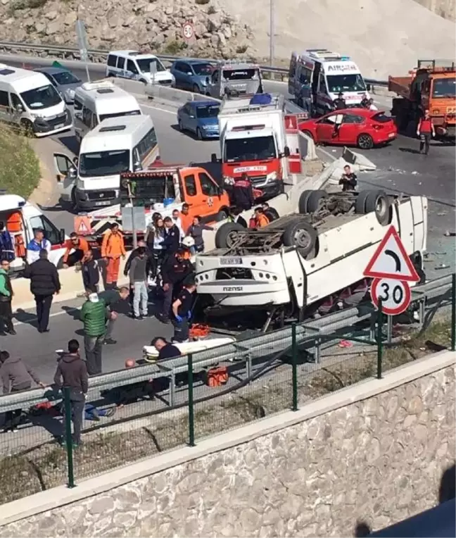 Down Sendromlu Çocukları Taşıyan Minibüs Devrildi: 4'ü Ağır 29 Yaralı (2)