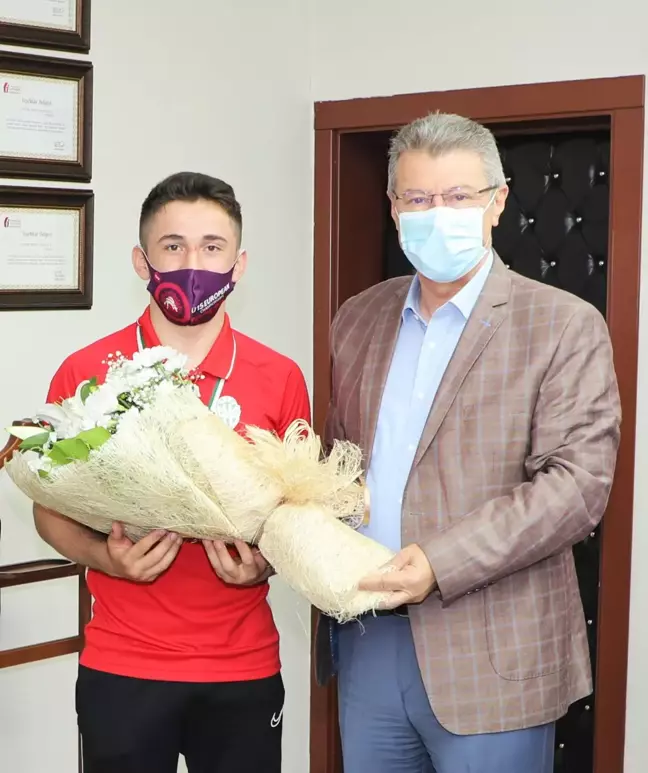Kayseri Şekersporlu genç güreşçi, Avrupa Şampiyonası'ndan bronz madalyayla döndü