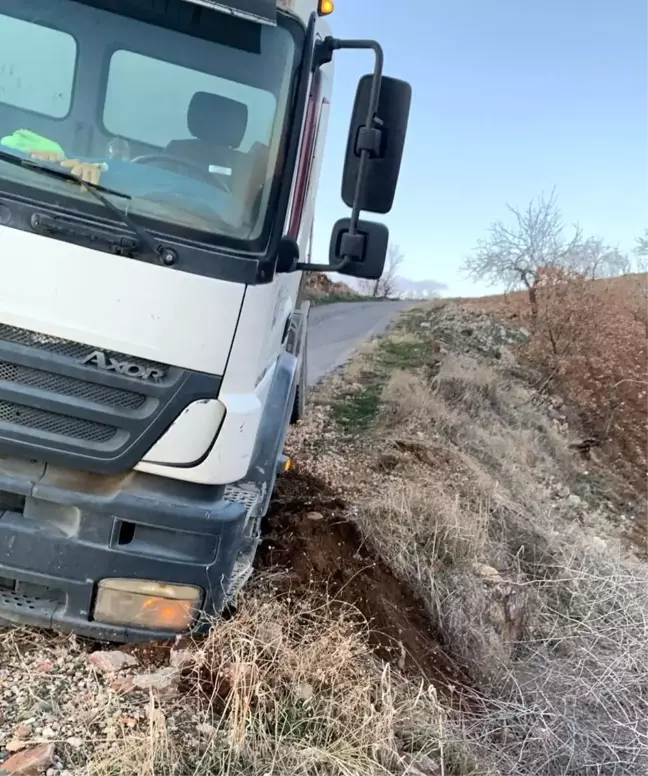 Adıyaman'da Freni Boşalan Beton Mikseri Son Anda Durdu