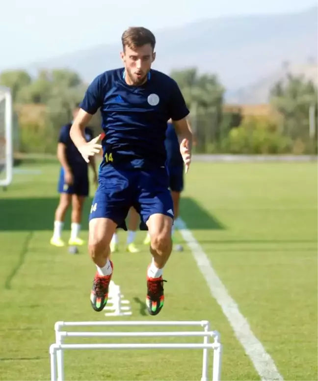 Menemen Belediyespor'da 3 Futbolcuyla Daha Yollar Ayrıldı