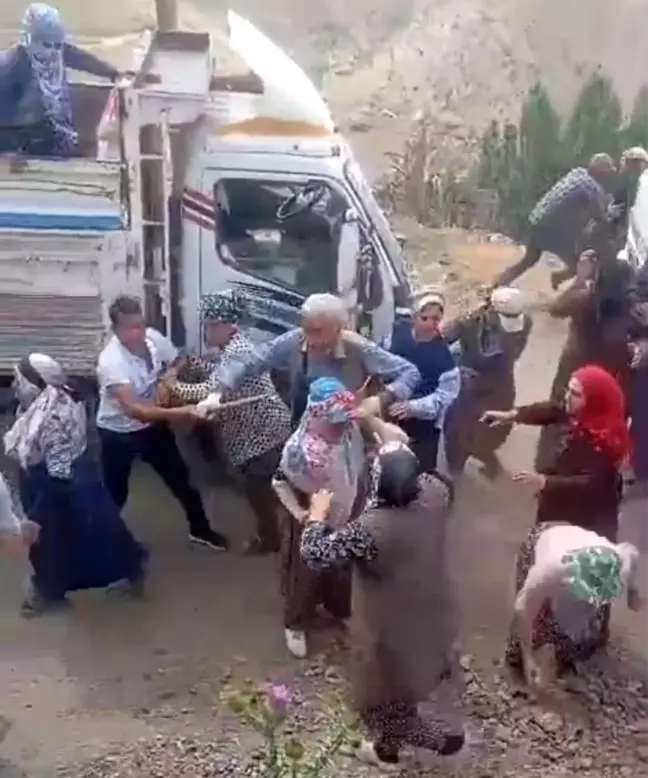 Van'ın Başkale ilçesinde yayla arazisi meselesi nedeniyle çıkan kavgada 3 kişi yaralandı