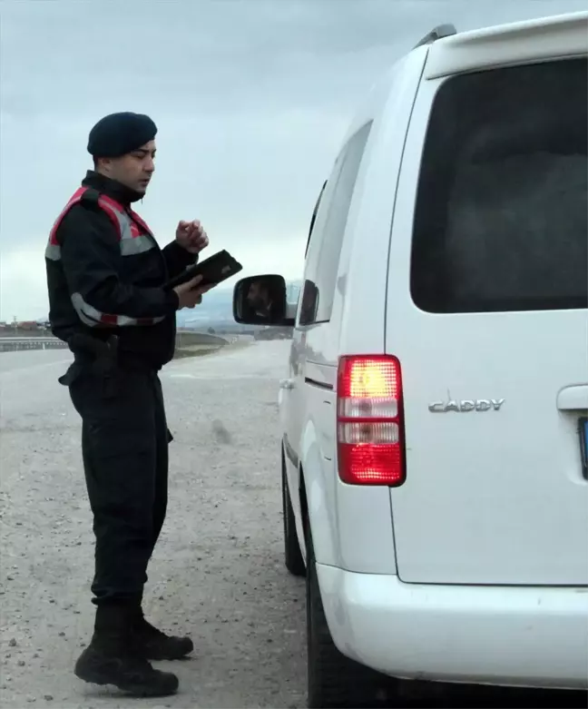 Güdül'de Jandarma Asayiş ve Trafik Denetimi Yaptı