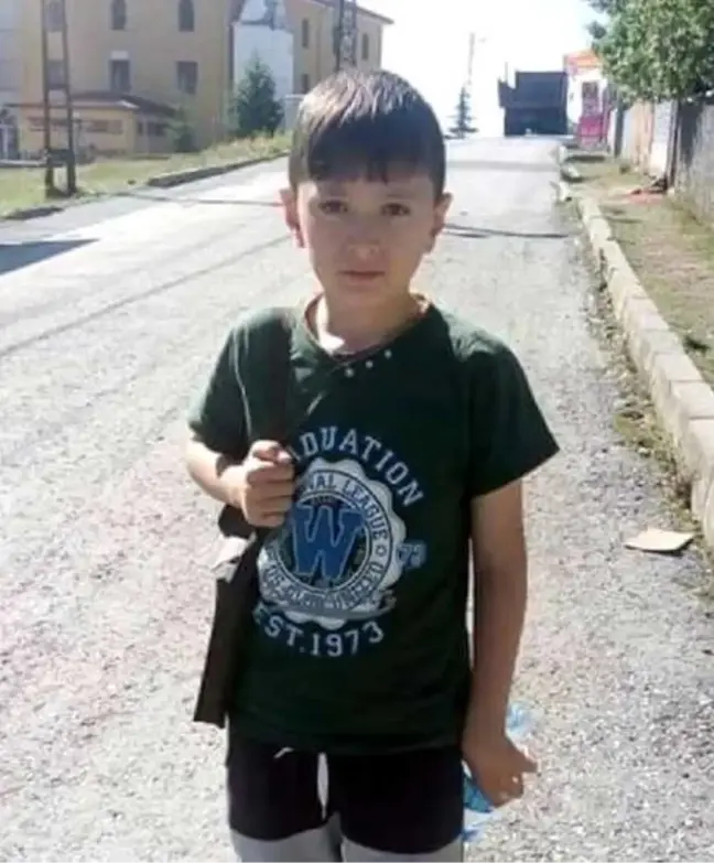 Otomobilin Çarptığı Kediyi Eve Götürürken Polis Aracı Çarptı; Ömer'in Beyin Ölümü Gerçekleşti