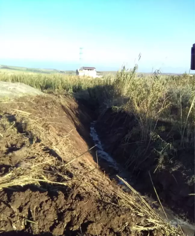 Ceyhan'da 1 Kilometrelik Dere Yatağı Temizlendi