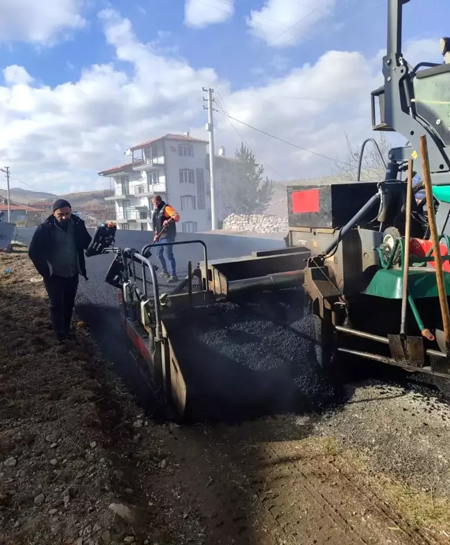 Afyonkarahisar'da Sıcak Asfalt Çalışmaları Devam Ediyor