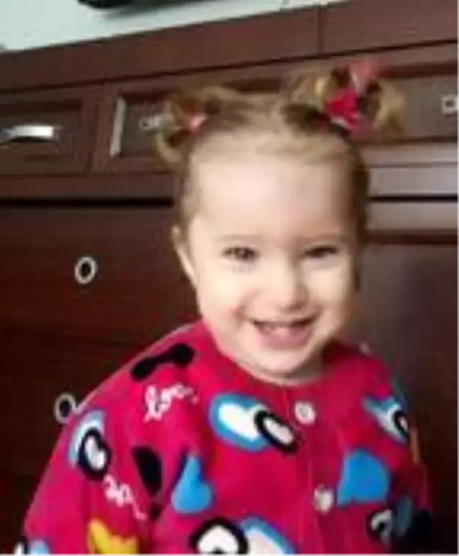Ünlü isim, depremde umudun simgesi 3 yaşındaki Elif'in eğitim masraflarını üstlenecek