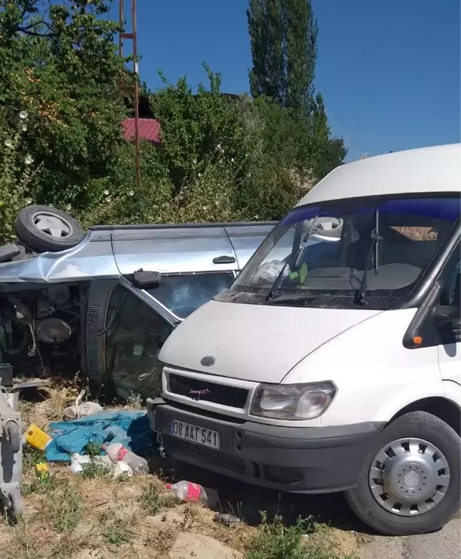 Malatya'da iki araç çarpıştı: 12 yaralı