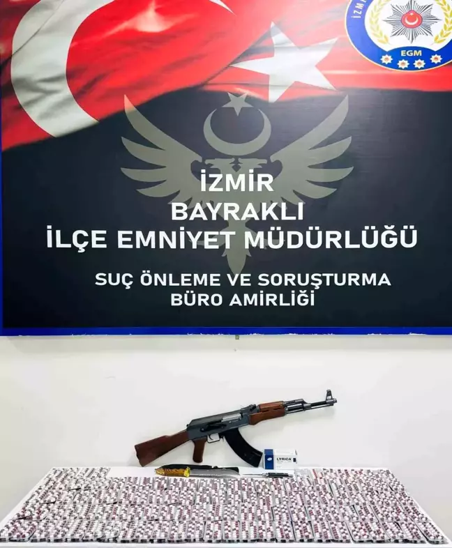 İzmir'de Uyuşturucu Ticareti Operasyonu: 3 Bin Hap Ele Geçirildi