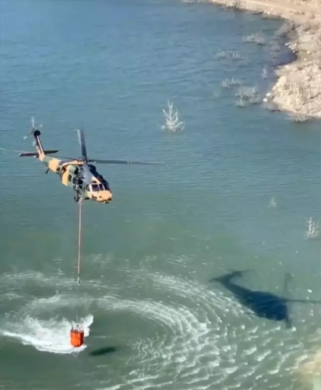 TSK, Dalaman'daki Orman Yangınına Helikopterlerle Müdahale Ediyor