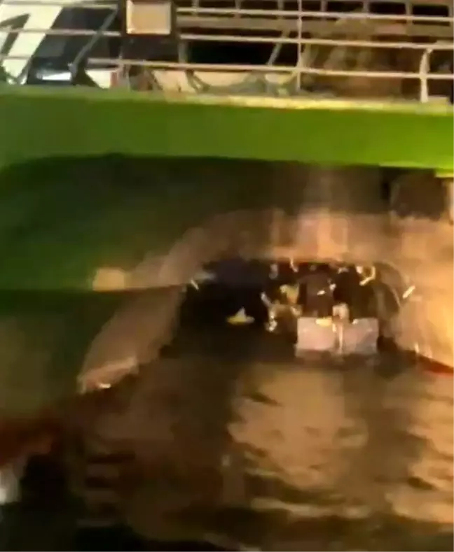 İstanbul Sarayburnu'nda Kaçak Midye Avcılığı Yapan 3 Şahıs Yakalandı