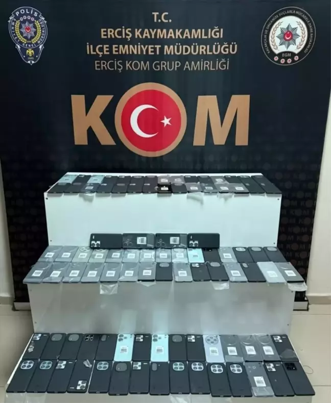 Van'da Gümrük Kaçağı 94 Cep Telefonu Ele Geçirildi