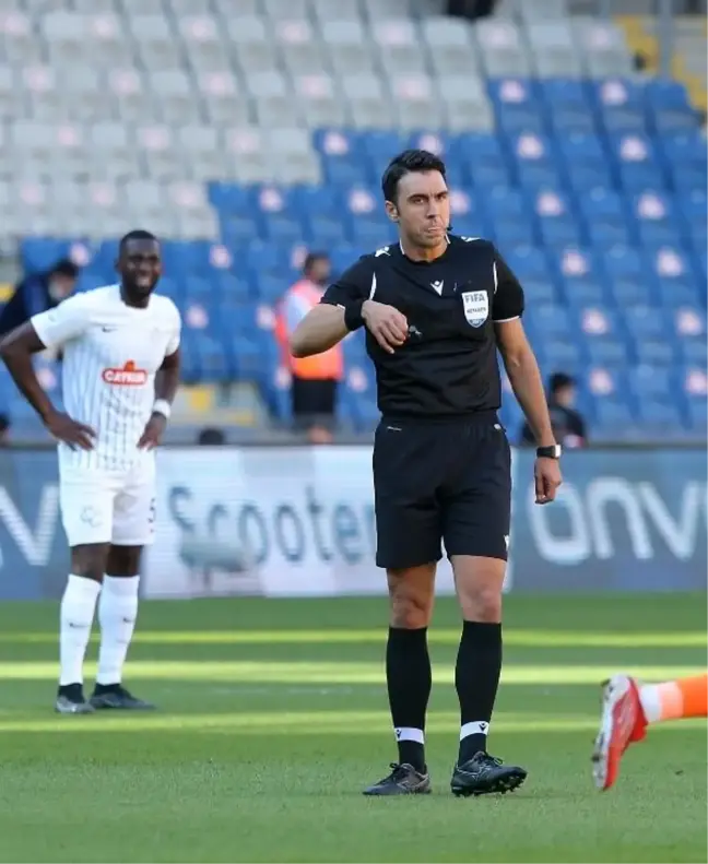 FIFA Kokartlı Hakem Arda Kardeşler UEFA Şampiyonlar Ligi'nde Görev Alacak