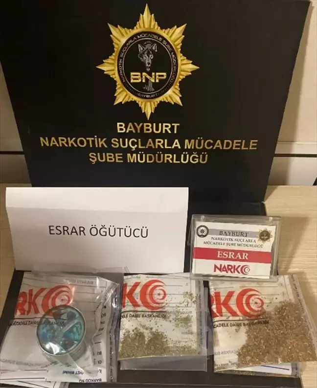 Bayburt'ta Uyuşturucu Operasyonu: 31,99 Gram Esrar Ele Geçirildi